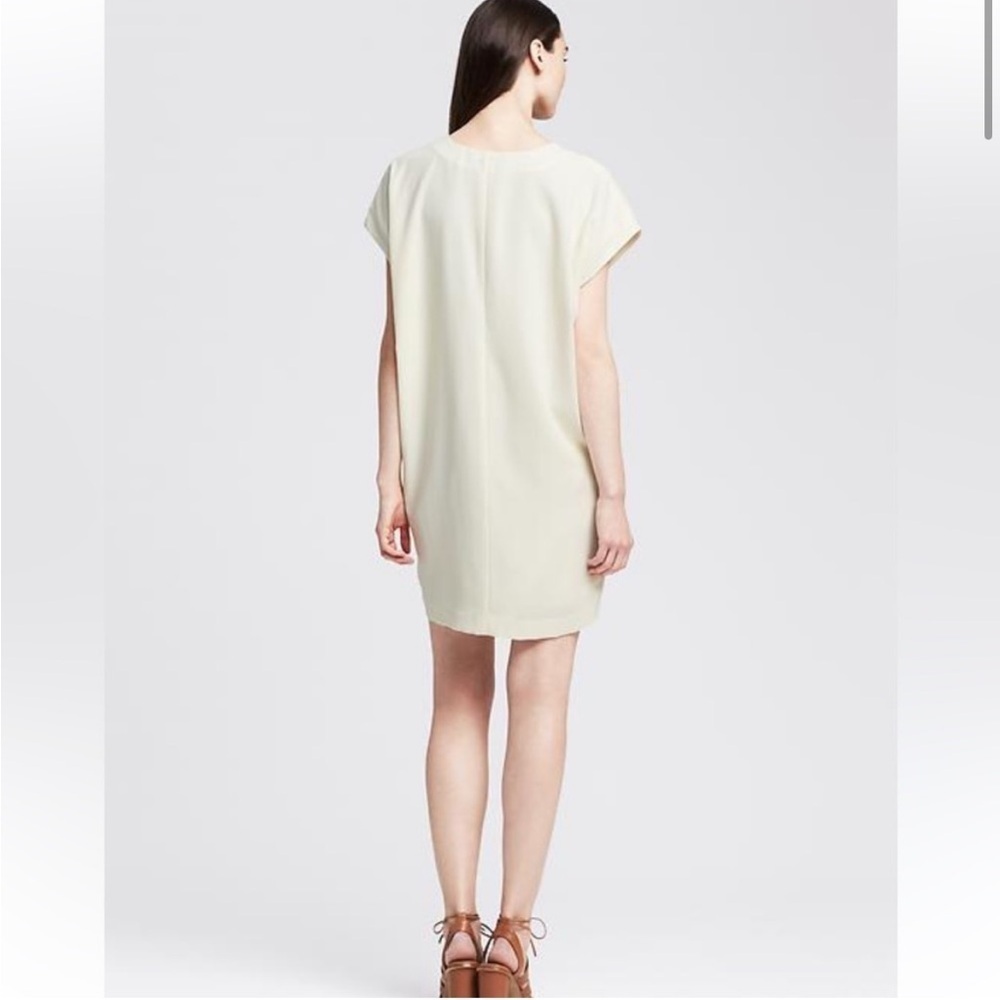 Banana republic cap sleeve v-neck cocoon mini dress in off white. petite small - Picture 2 of 15